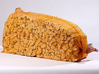 Anzündholz im Raschelsack